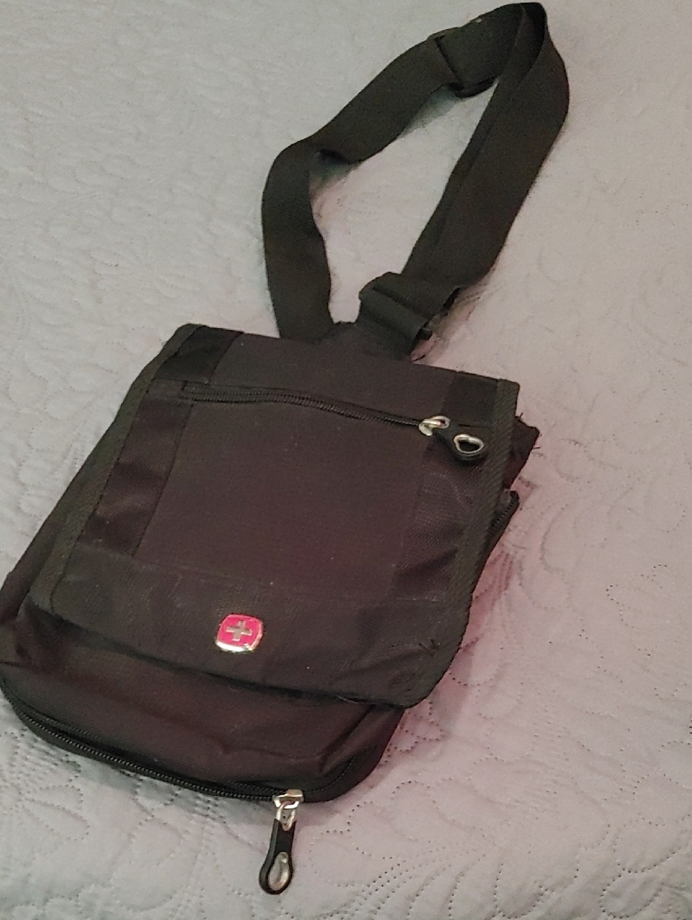 SwissGear Black Compact Crossbody Shoulder Organizer